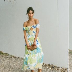 Adorne Midi Dress - size M